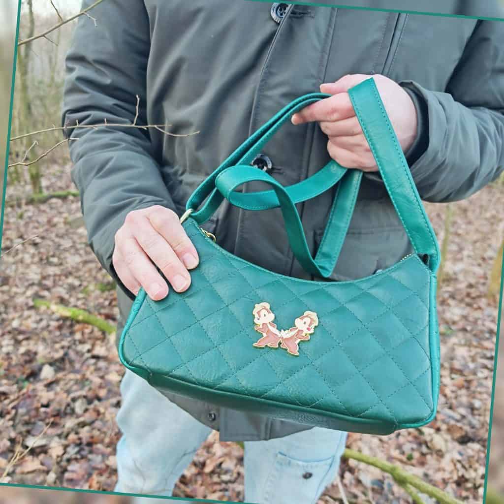 Groene handtas met hondenbeeldje, perfect voor hondenliefhebbers.